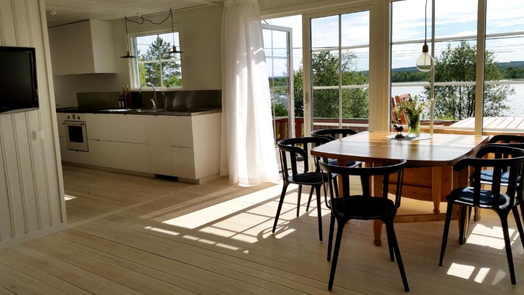 Kuchyň nebo kuchyňský kout v ubytování Amazing Sea View Luleå