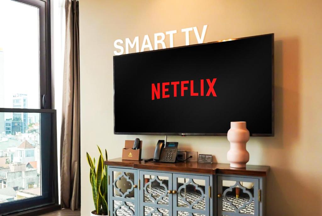 Celine Living - Central 6