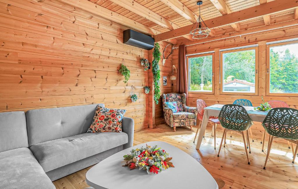 Lovely Home In Bourbourg With Wifi - Casa De Vacaciones De 2 Dormitorios