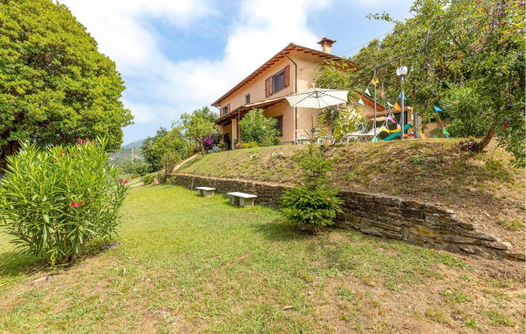 a house sitting on top of a grassy hill at Casa Felicina in Massa
