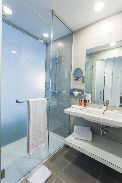 Riu Plaza New York Times Square - Deluxe Double Room With Two Double Beds