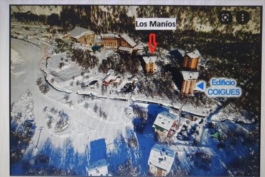 eine Karte eines Resorts mit einem roten Pfeil in der Unterkunft Apartamento cercano a Termas de Chillán in Las Trancas