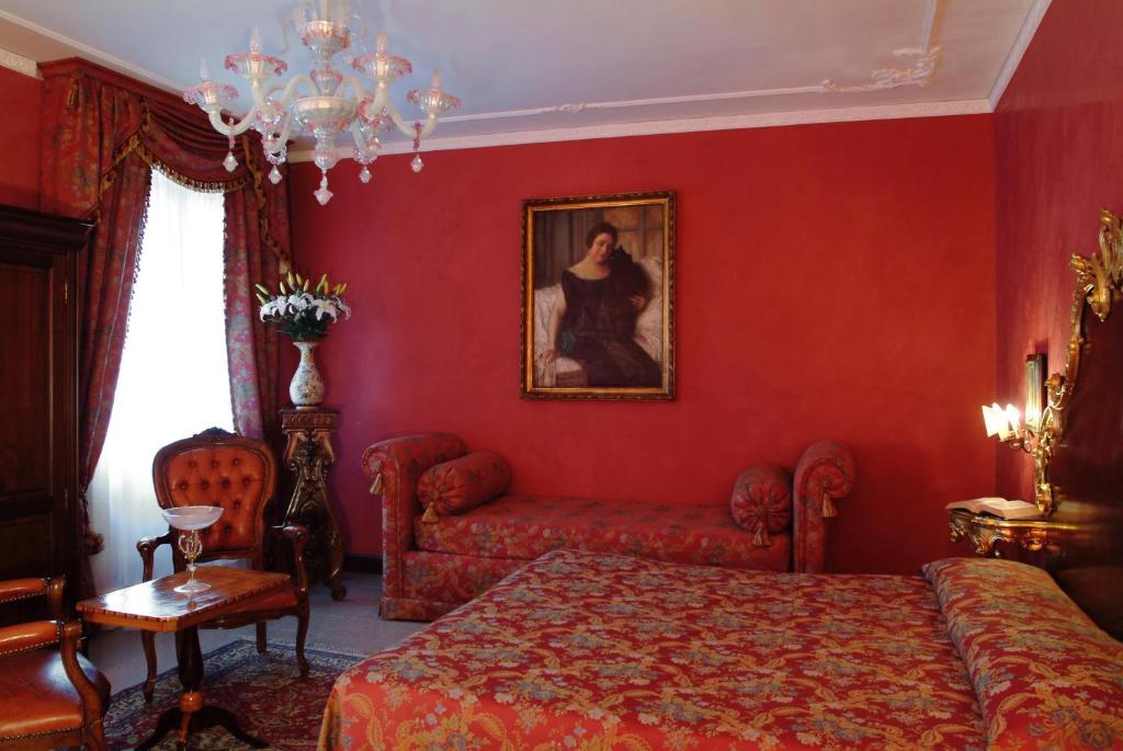 Postel nebo postele na pokoji v ubytování Residenza d'Epoca San Cassiano