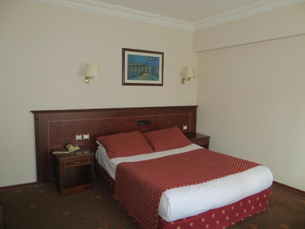 Postel nebo postele na pokoji v ubytování Ozilhan Hotel