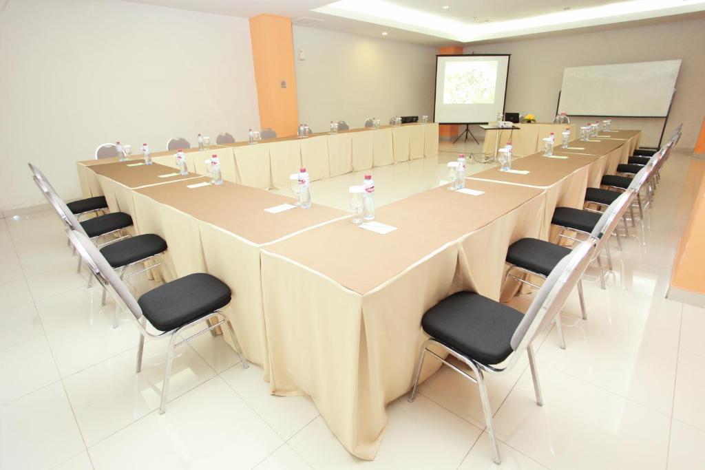 Konferenční prostory v ubytování The Square Surabaya Hotel