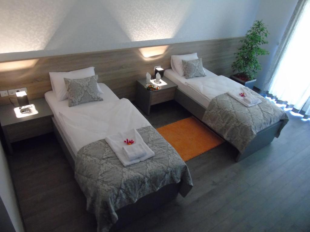 Motel Kamenica - Chambre Lits Jumeaux Avec Terrasse