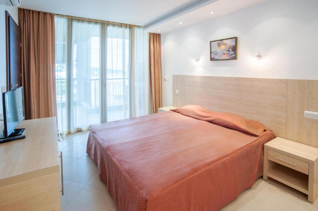 Beachfront Marina City ApartHotel - Appartement Met Tuinzicht