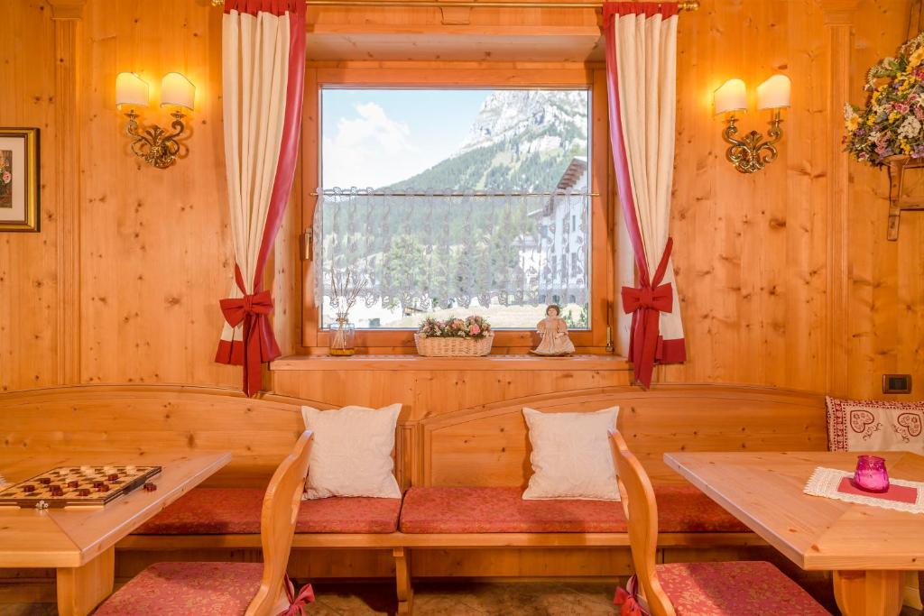 Nespecifikovaný výhled na hory nebo výhled na hory při pohledu z hotelu