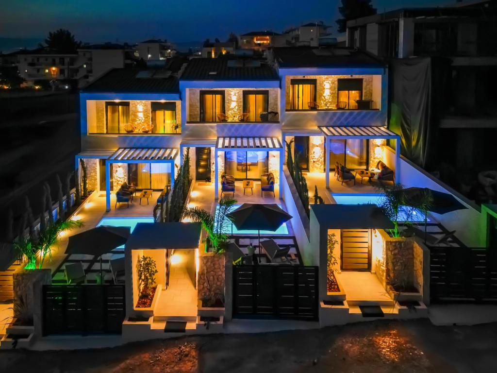 カリテア・ハルキディキにあるKara Villasの夜の家屋空見