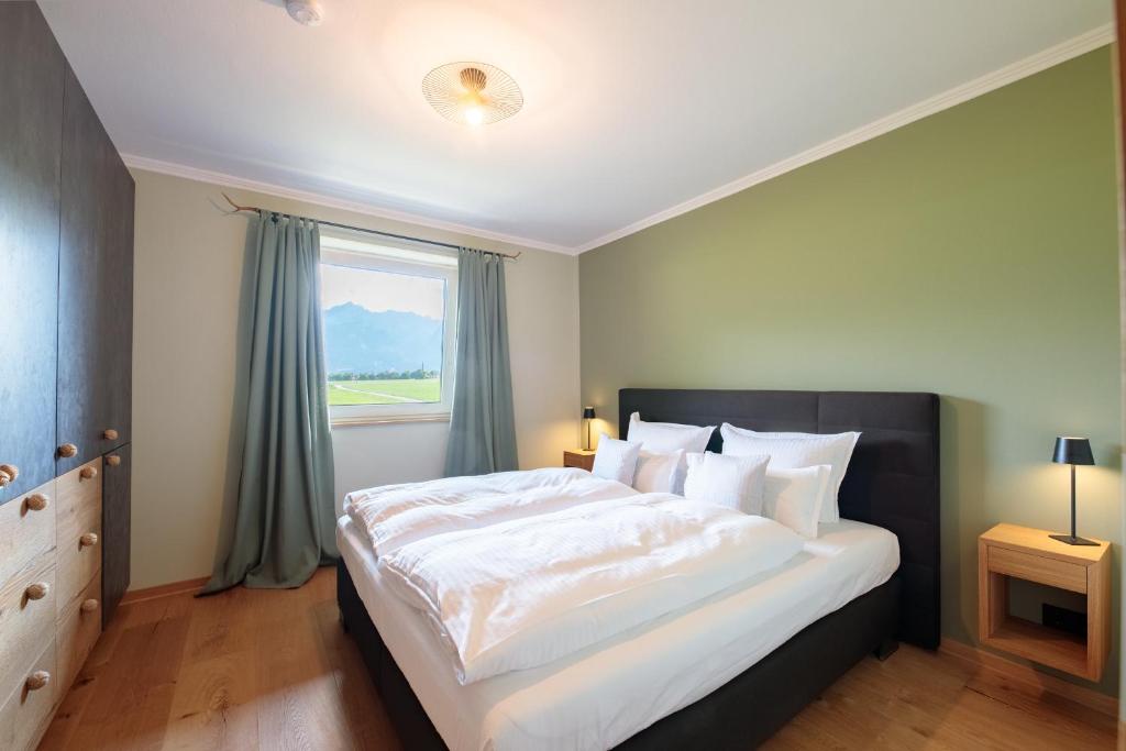 Postel nebo postele na pokoji v ubytování Haus Alpspitzblick Harmonie