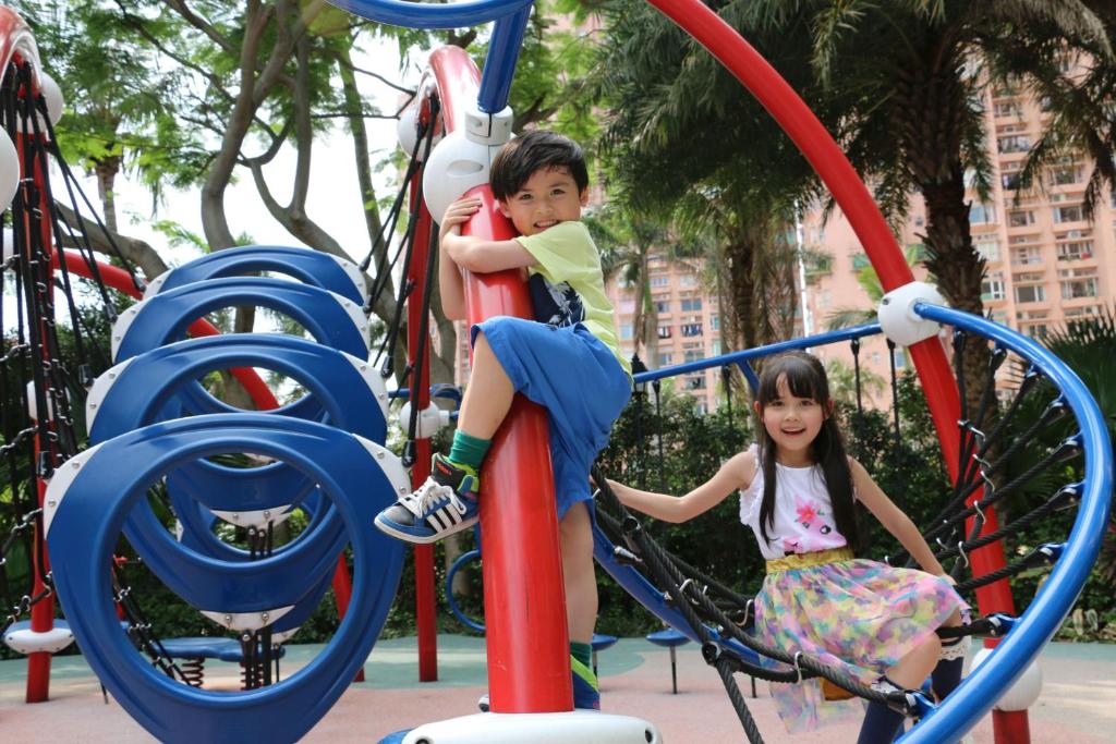 Oaspeți care stau la Hong Kong Gold Coast Hotel