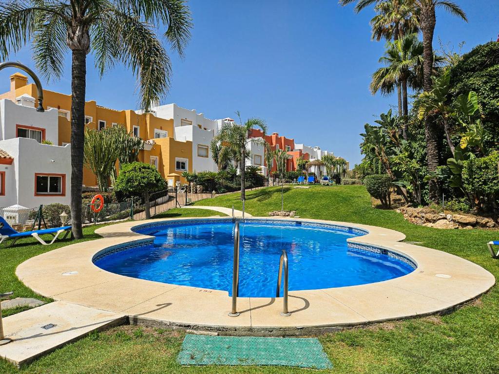 Bazén v ubytování Penthouse property Terazas de la Bahia de Casares nebo v jeho okolí