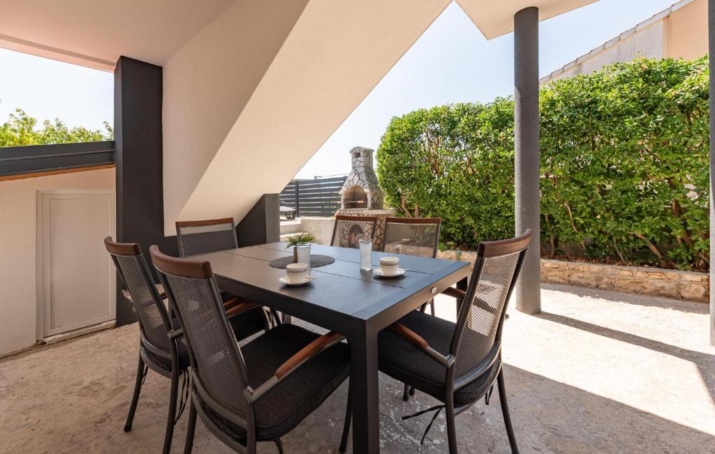 Μπαλκόνι ή βεράντα στο 2 Bedroom Beautiful Home In Posedarje