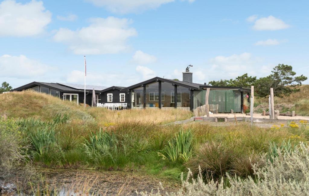 Κήπος έξω από το Amazing Home In Fanø With Sauna