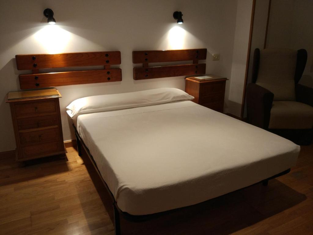 Ένα ή περισσότερα κρεβάτια σε δωμάτιο στο Hotel Los Perales
