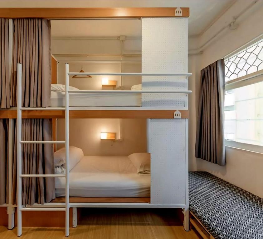 Nutsa's dorm客房内的一张或多张床位
