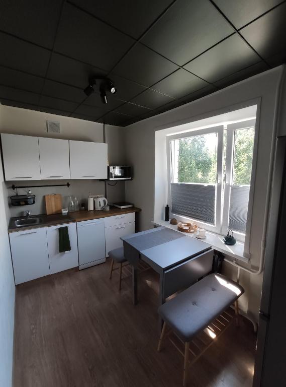 Η κουζίνα ή μικρή κουζίνα στο Kauguri apartment residence