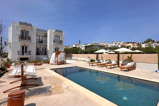 Πισίνα στο ή κοντά στο Christianna Apartments by PosarelliVillas