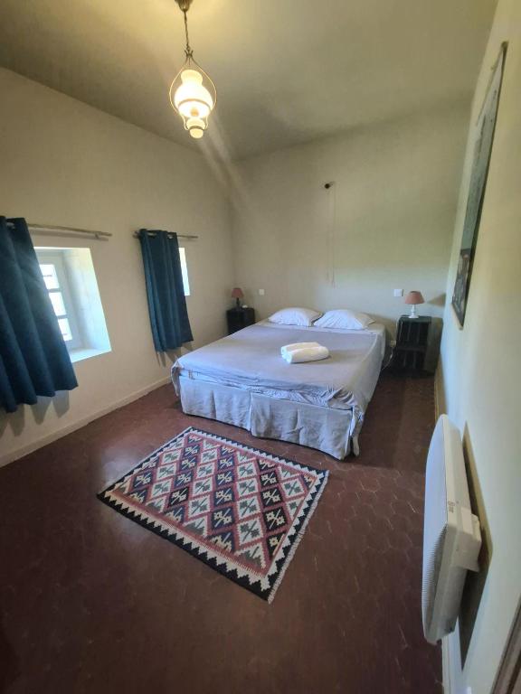 Ein Bett oder Betten in einem Zimmer der Unterkunft Le Mas de Lucas