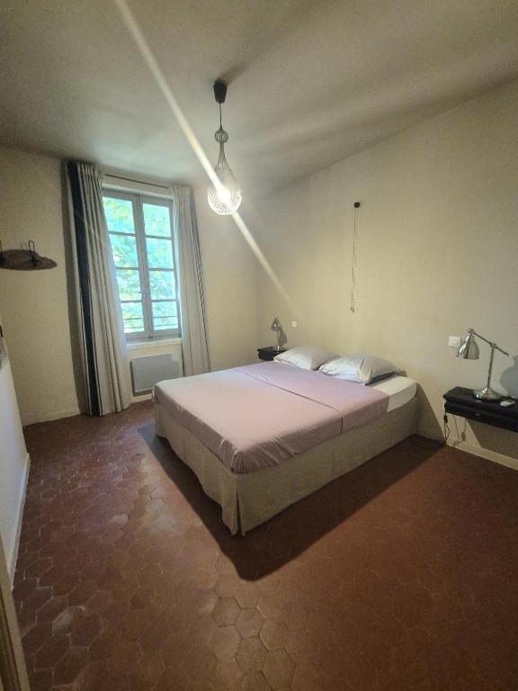 Ein Bett oder Betten in einem Zimmer der Unterkunft Le Mas de Lucas