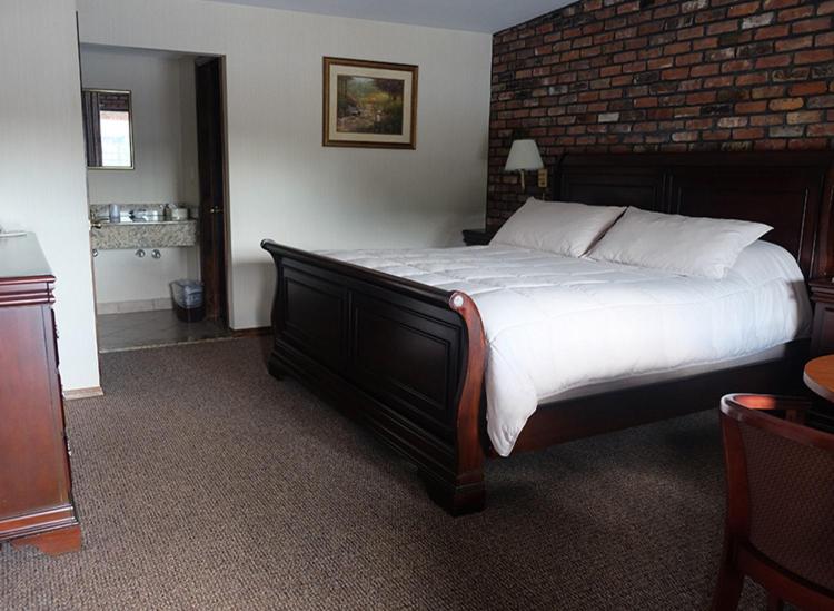 Chalet Inn & Suites - Standaard King Kamer