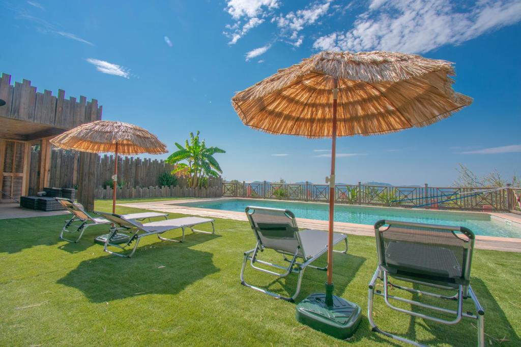 Photo de la galerie de l'établissement 300 m2 house in 4 apartments, pool, terrace, view, à Saint-Cézaire-sur-Siagne