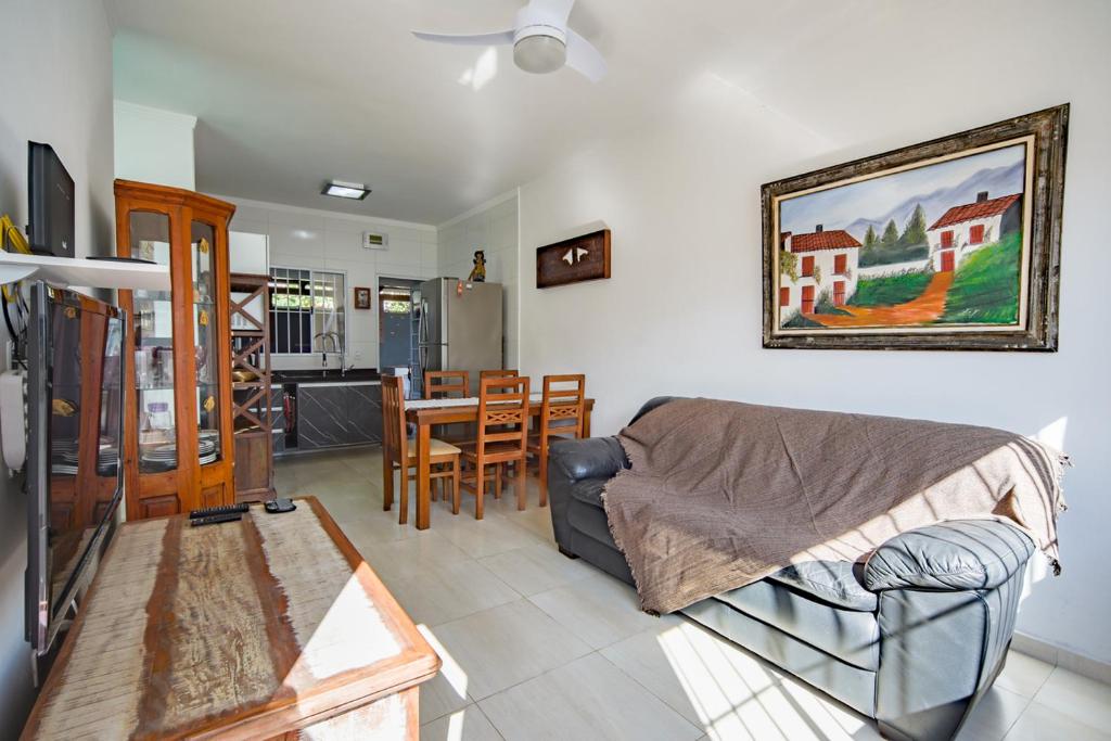 Φωτογραφία από το άλμπουμ του Casa pet friendly c churrasqueira em Boraceia σε Boraceia