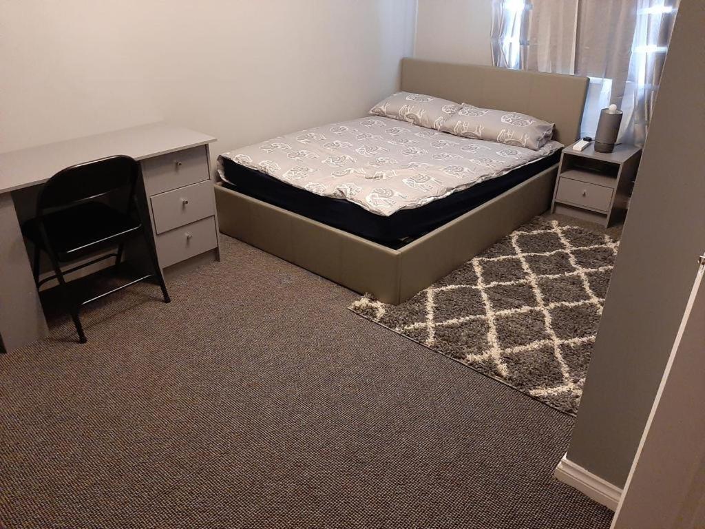 a bedroom with a bed and a desk and a bed sidx sidx sidx at Newly renovated & furnished luxury bedroom in Kirkliston