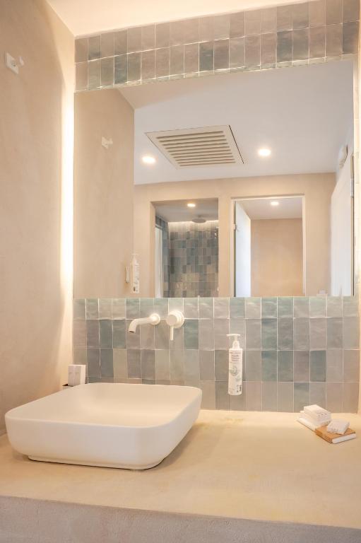 Apeiron Blue Santorini - Sustainable Adults Only 14 Plus - 8