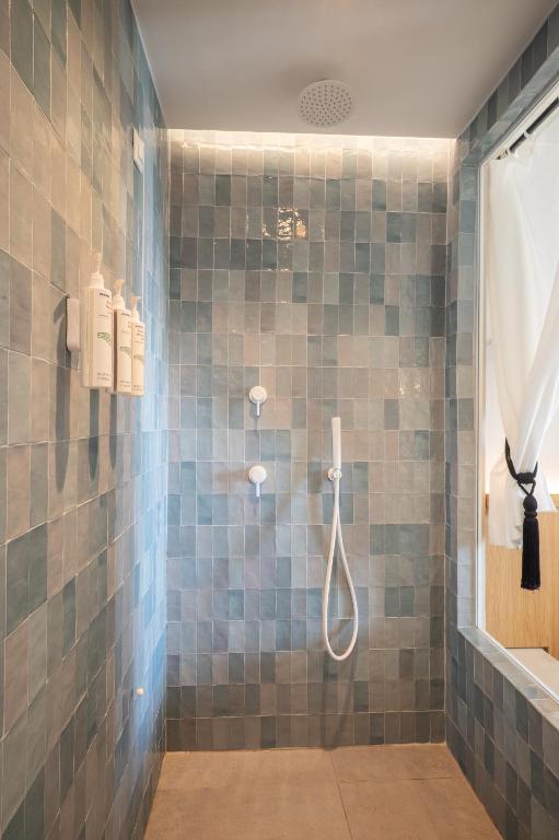 Apeiron Blue Santorini - Sustainable Adults Only 14 Plus - 9