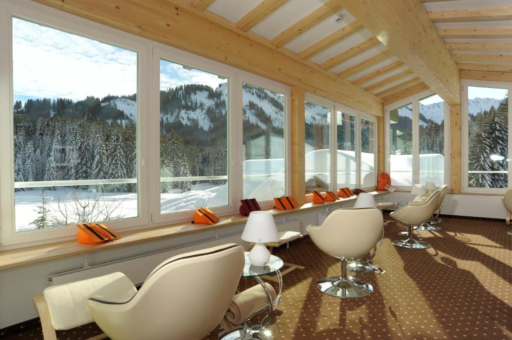 A seating area at Alpenhotel DAS KÜREN
