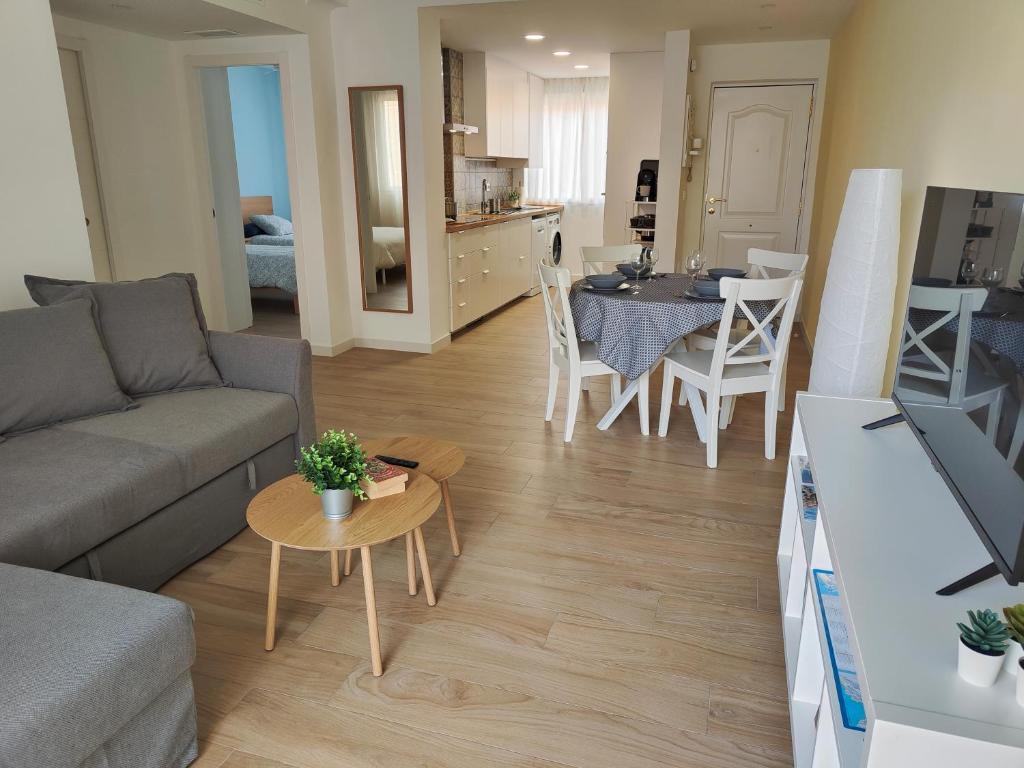 a living room with a couch and a table at Apartamento La Casica Beach Poniente in Águilas