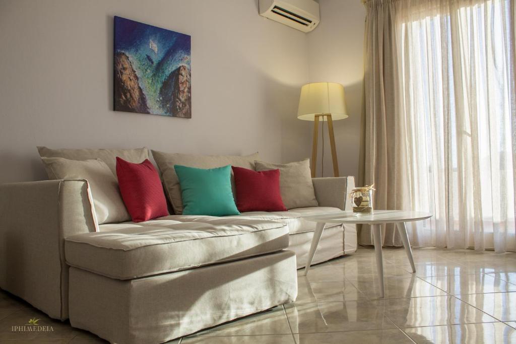 Iphimedeia Luxury Hotel & Suites - 1