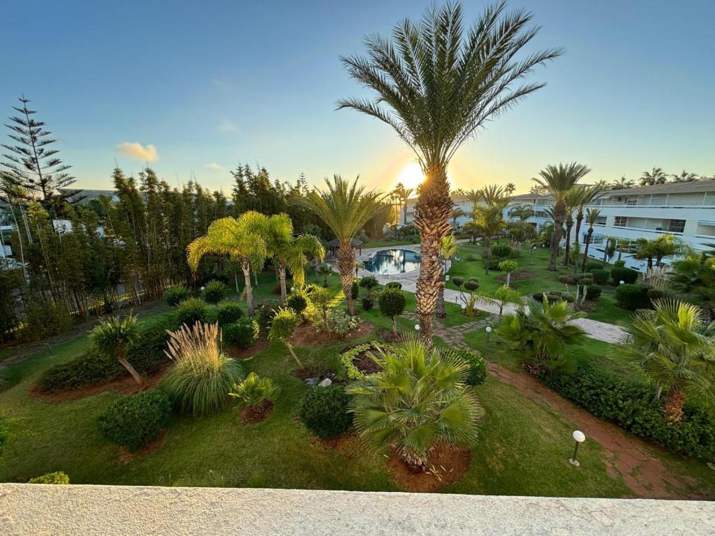 an aerial view of a park with palm trees and bushes at Appartement Bouznika Bay Golf Beach in Bouznika