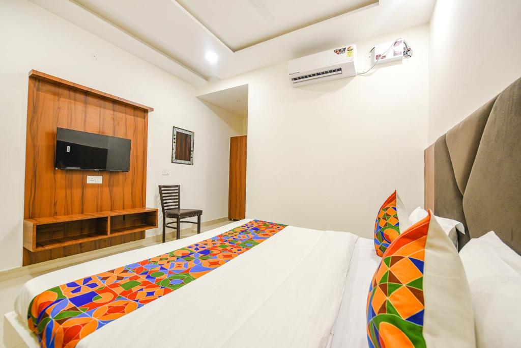 SOLACE INN near GOLDEN temple photo