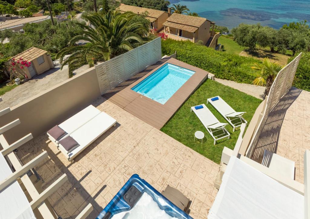 Bazén v ubytování Palms and Spas Villas Retreat nebo v jeho okolí