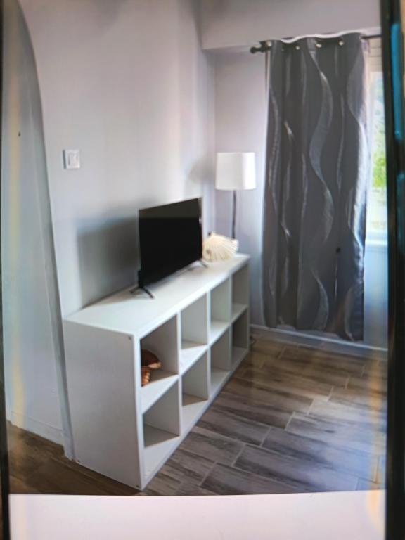 a white shelf with a tv on it in a room at Piso Buenos Aires in Cee