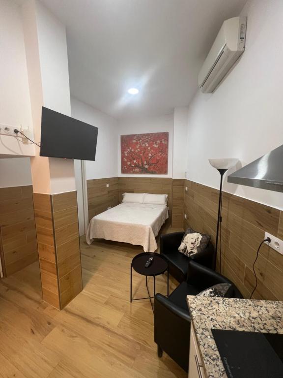 Posteľ alebo postele v izbe v ubytovaní APARTAMENTOS HÉRCULES SEVILLA centro de Sevilla