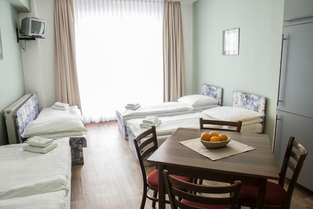 Postel nebo postele na pokoji v ubytování Studia a apartmány U Karla