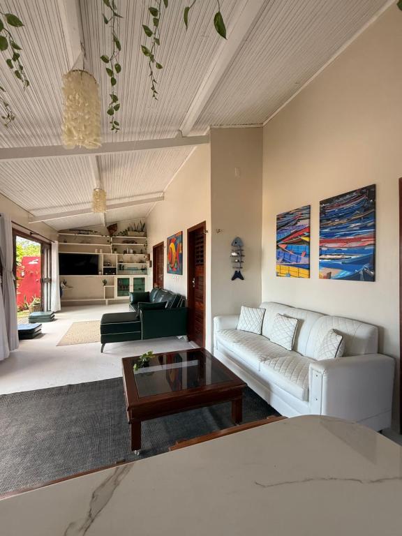a living room with a couch and a table at BEACH HOUSE Tatajuba in Camocim