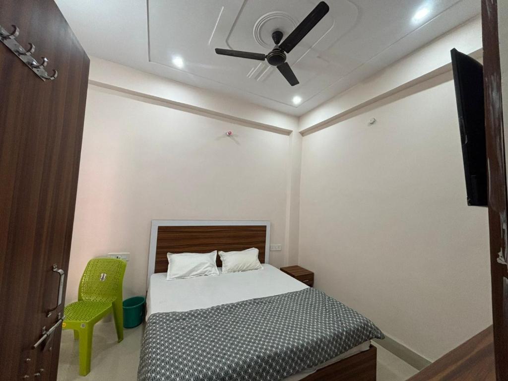 a bedroom with a bed and a ceiling fan at Shree Jee Hotels in Vrindāvan