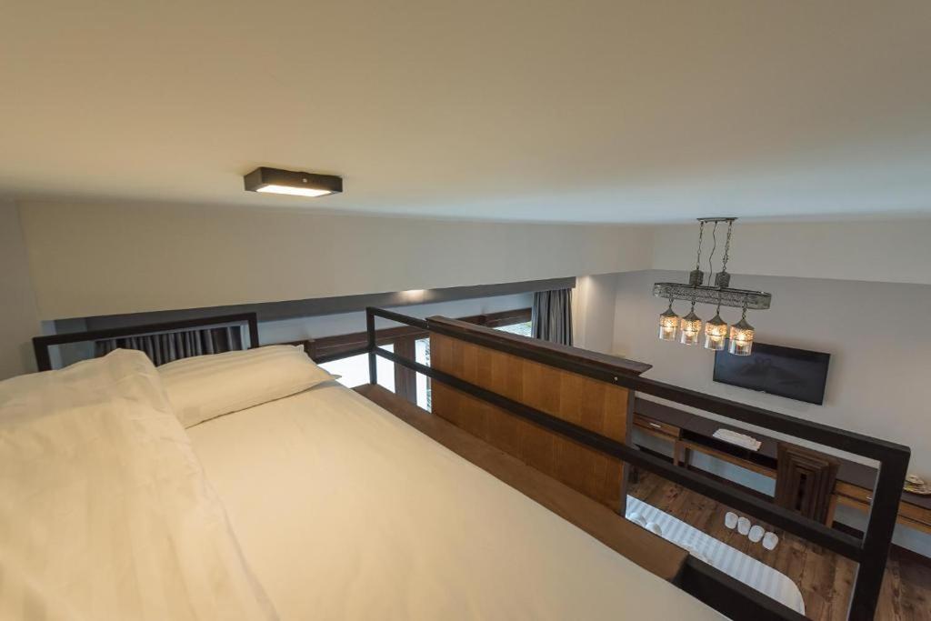 33 Poshtel - Resim 34