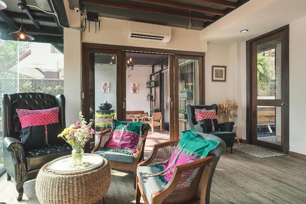 33 Poshtel - Resim 11