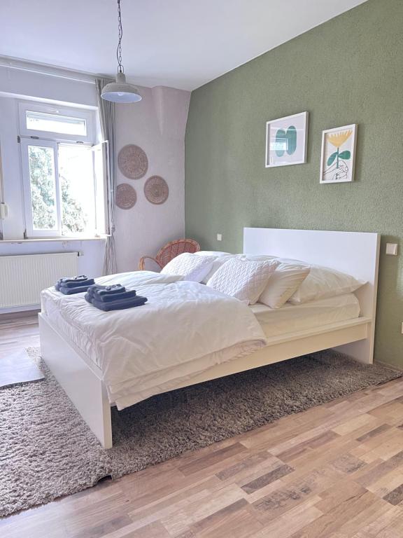 a bedroom with a large white bed in a room at Stylish apartment mit Bachblick in Vallendar