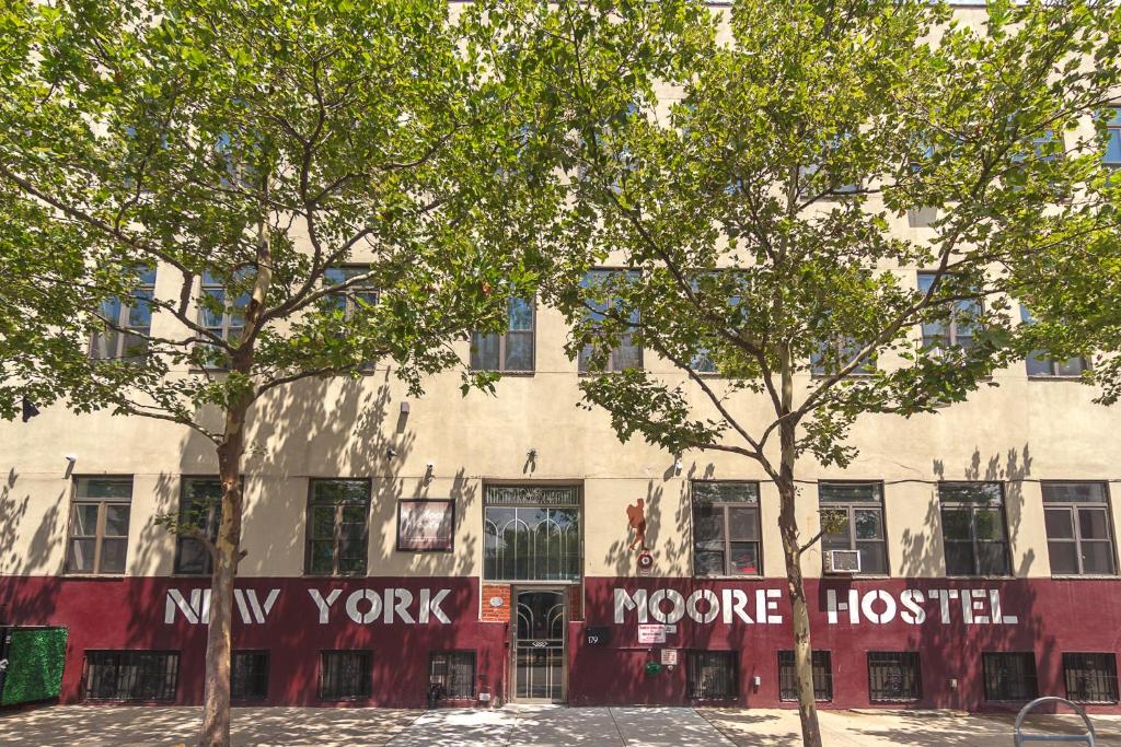 NY Moore Hostel - Housity