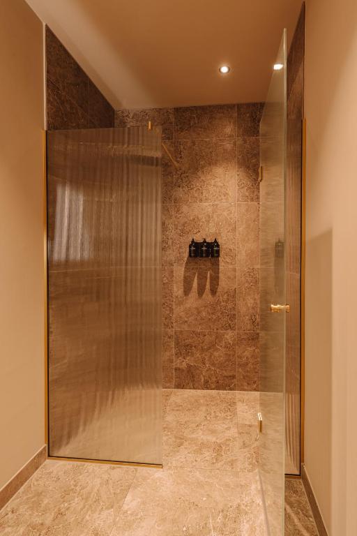 The Saints Hotel - Resim 44