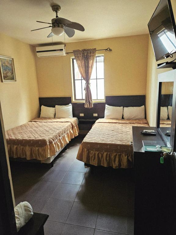 Ένα ή περισσότερα κρεβάτια σε δωμάτιο στο Habitaciones Casa Cuscatlan