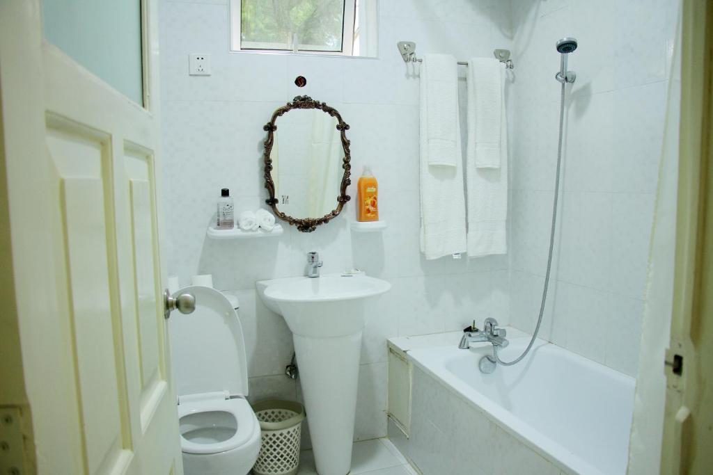 Shangri-la Hotel Muyenga - Deluxe Single Room