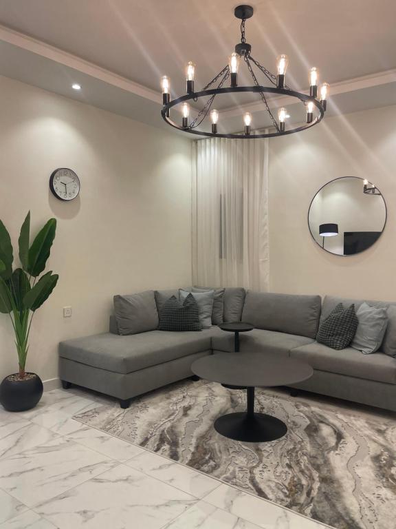 a living room with a couch and a table at شقة الردف in Taif