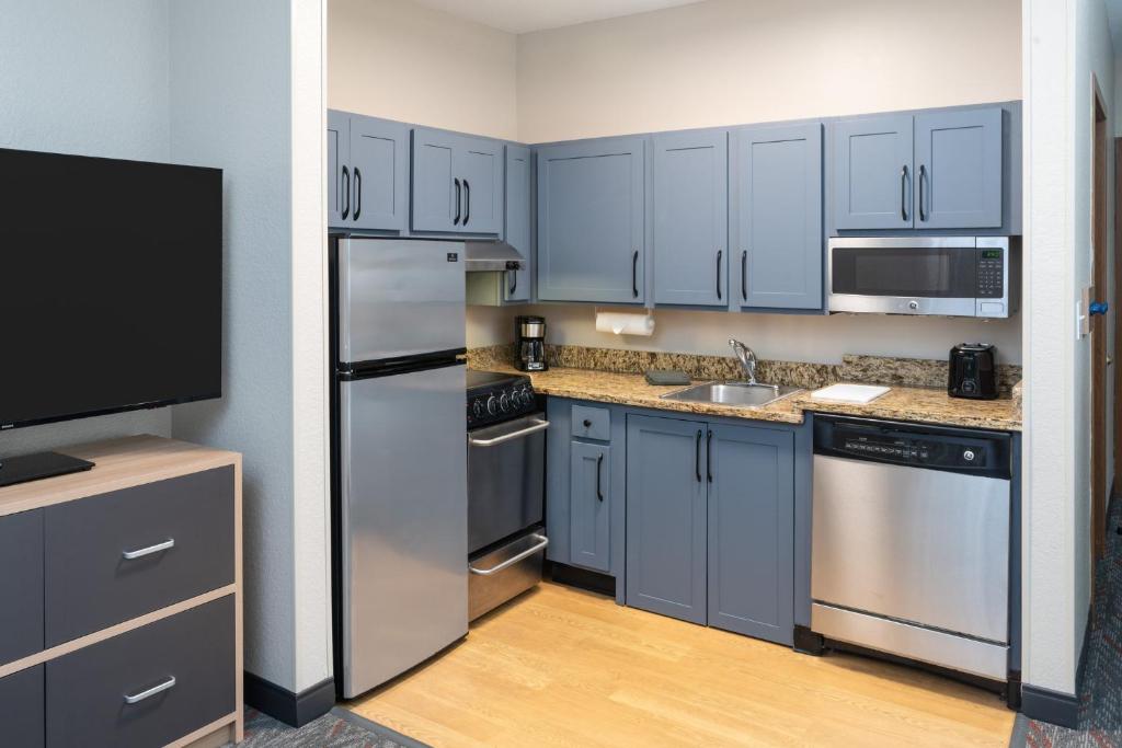 Candlewood Suites Miami - Doral by IHG - King Studio - Comunicazioni/Mobilità Accessibile Con Doccia A Raso Pavimento